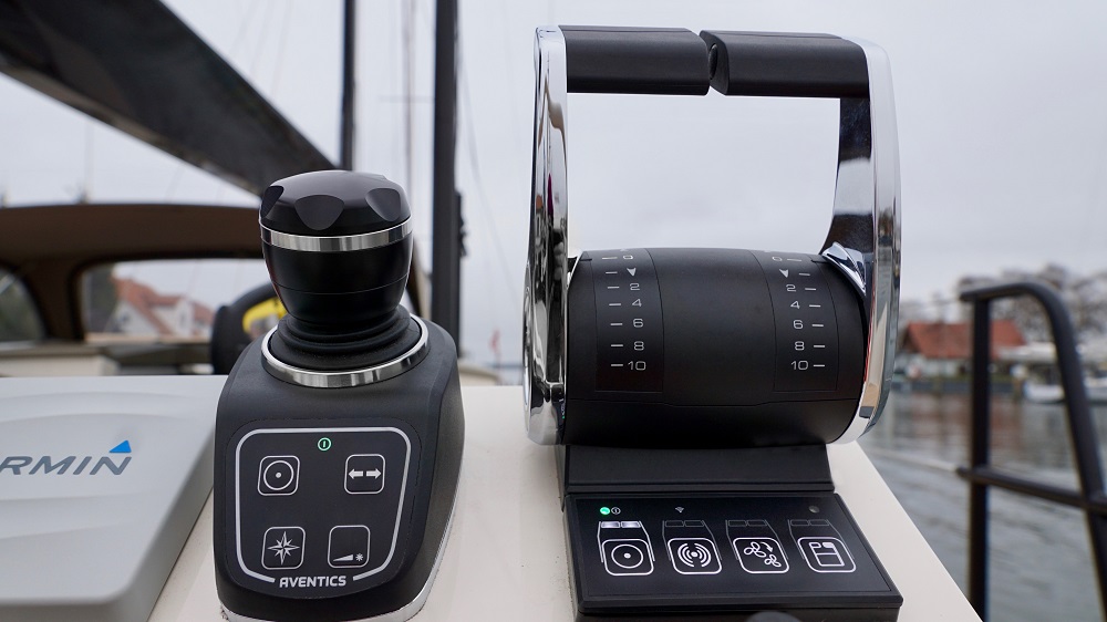 2._AventicsMarexECSjoystick-ControlStation--8424154